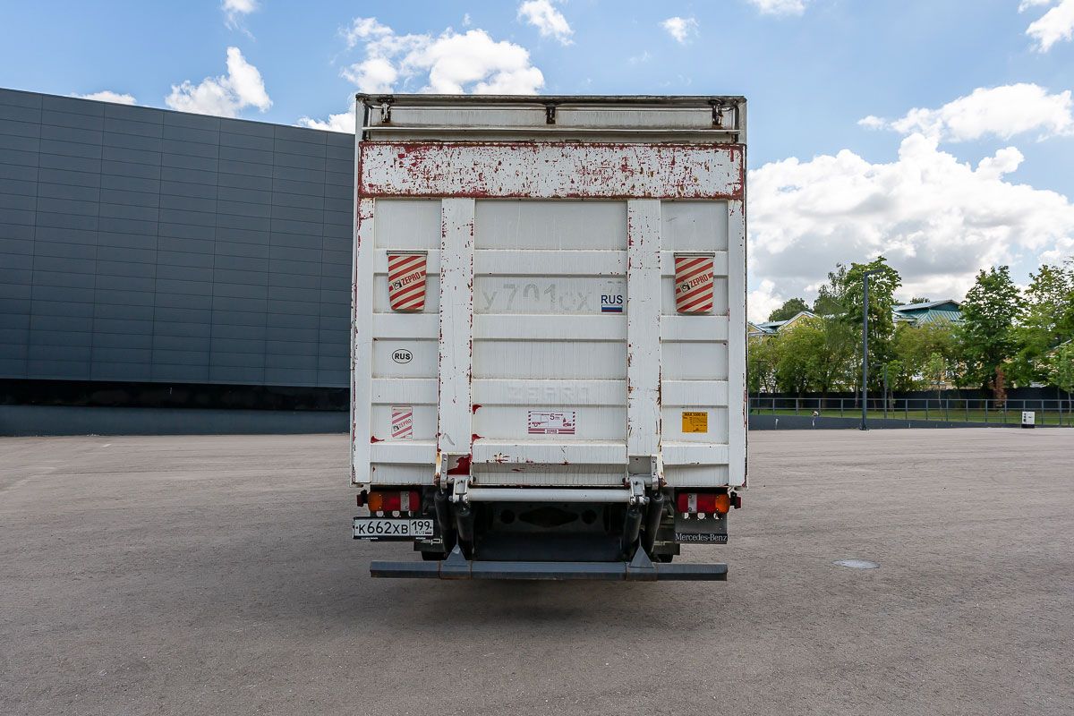 Фургон для операторской техники с гидробортом (на базе Мерседес-Бенц 815)